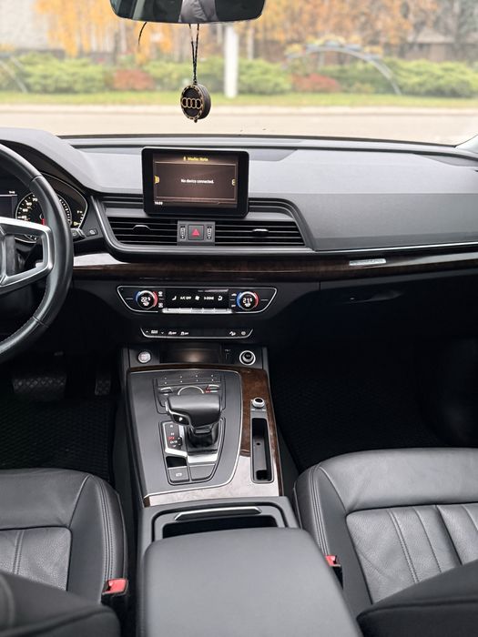 Audi q5 2018 premium