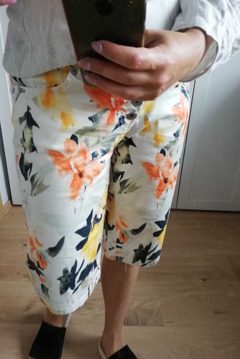 Buena Vista spodenki w kwiaty bermudy r. S