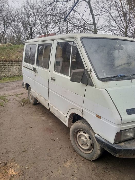 Продам бус Рено трафік