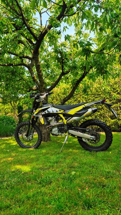 SWM RS 500r jak nowy 980 km przebiegu, wydech Arrow!