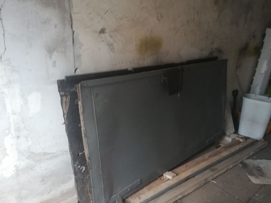 Oddam stare drzwi garażowe