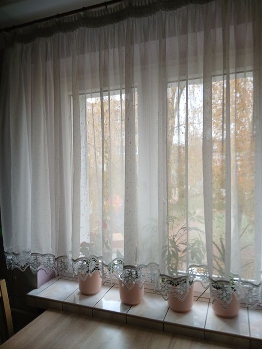 Krótka firanka z 10 cm gipiurą  135 cm/ 380