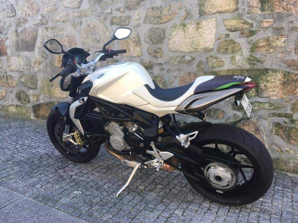 Moto MV Agusta Brutale 675. Irrepreensível