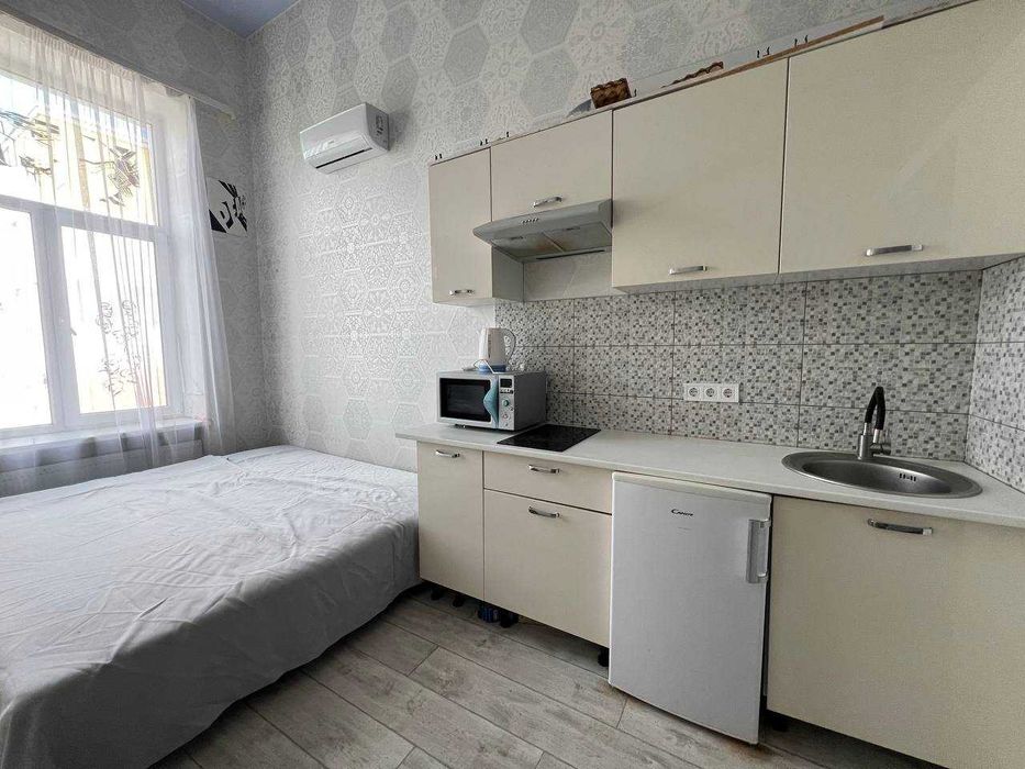 Продам 1 к - гостинку Бестужевские сады Фр бульвар метро Защ Украины