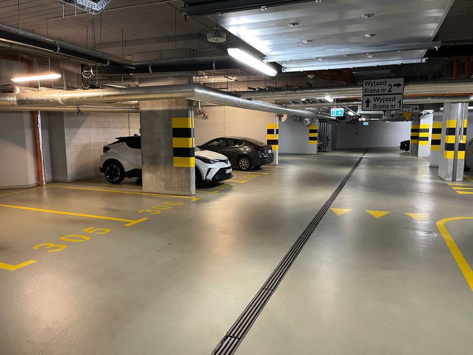 Miejsce Parkingowe w Hali z Szafą 6m2: ul. Fort Służew 1, Ursynów