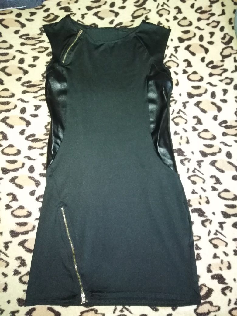 Czarna sukienka z ozdobnymi zamkami S, M, L