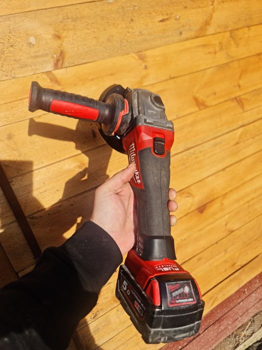 Продам ушм milwaukee +акб