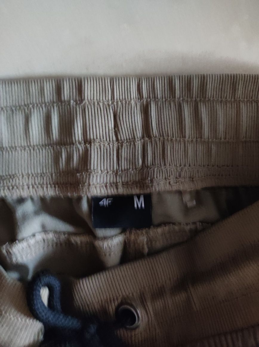 Spodnie joggery męskie 4F roz. M beżowe