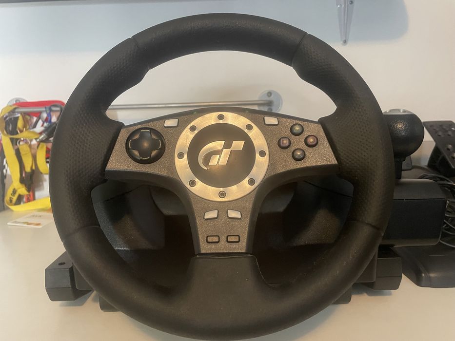Volante Logitech Driving Force Pro como novo