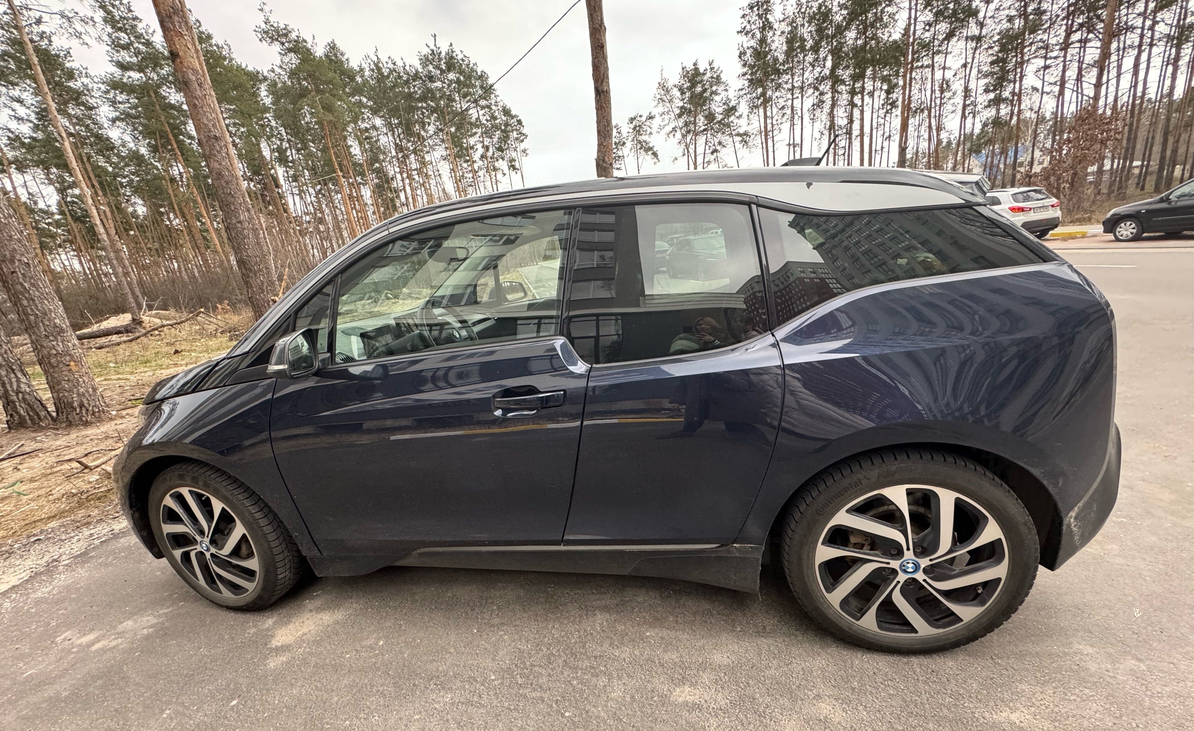 Електромобіль BMW I3