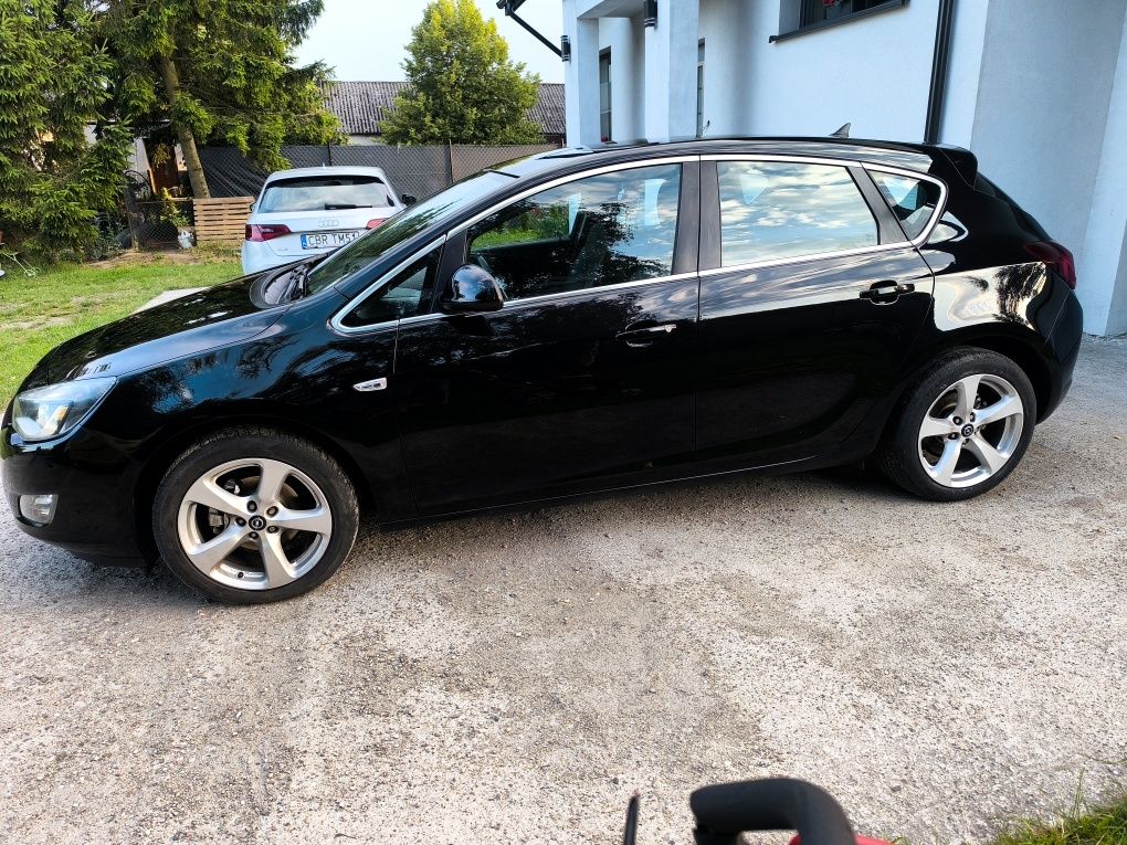 Opel Astra J 1.6benzyna Cosmo bi-xenon Led