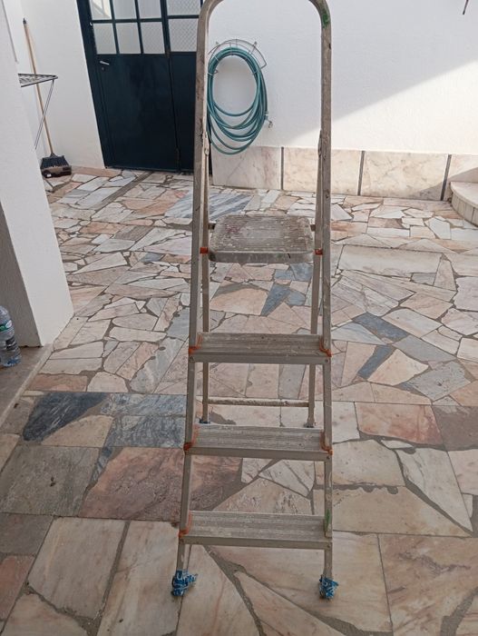 Escadote Alumínio 4 Degraus