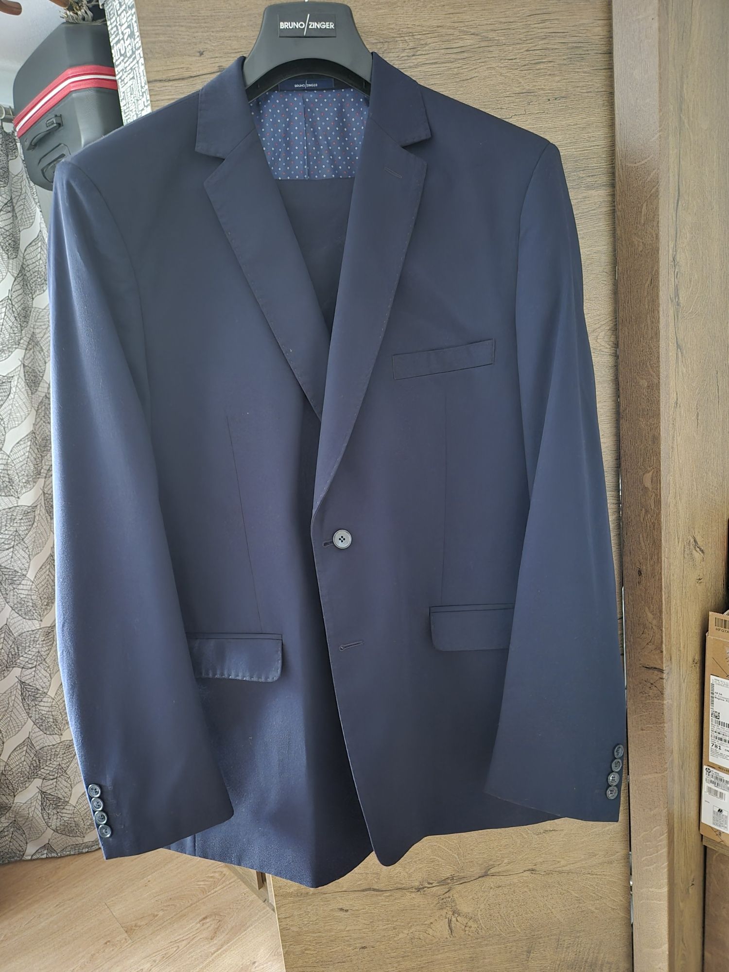 elegancki męski garnitur