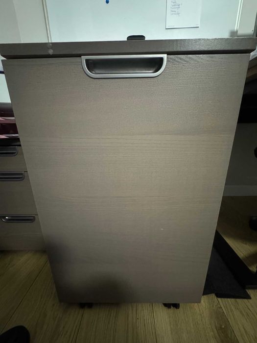 biurka, szafy, meble biurowe IKEA