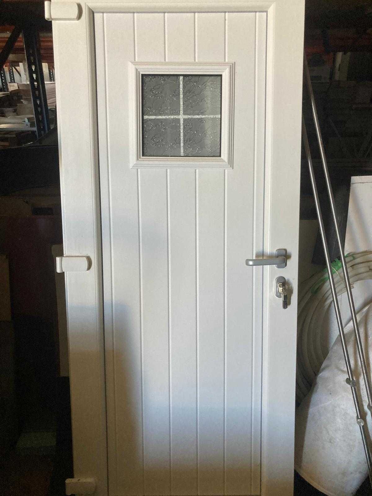 Portas pvc com aro azul escuro