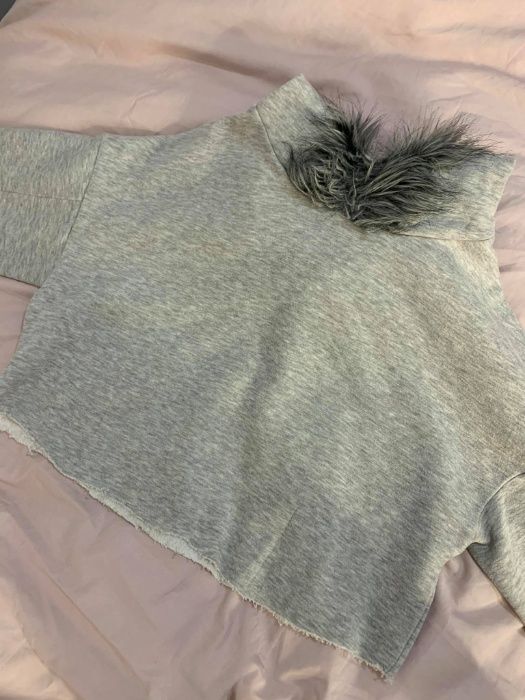 Krótka bluza z kapturem z futerkiem - HIT!