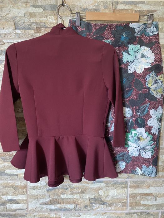 Костюм з спідницею