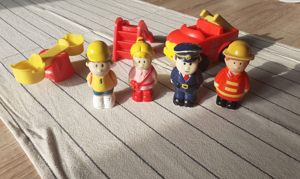 Zestaw figurek + akcesoria.