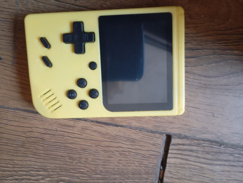 Konsola typu gameboy