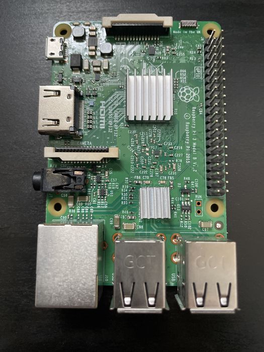 Raspberry Pi 3 z obudową, zasilaczem i kartą SD 32 GB