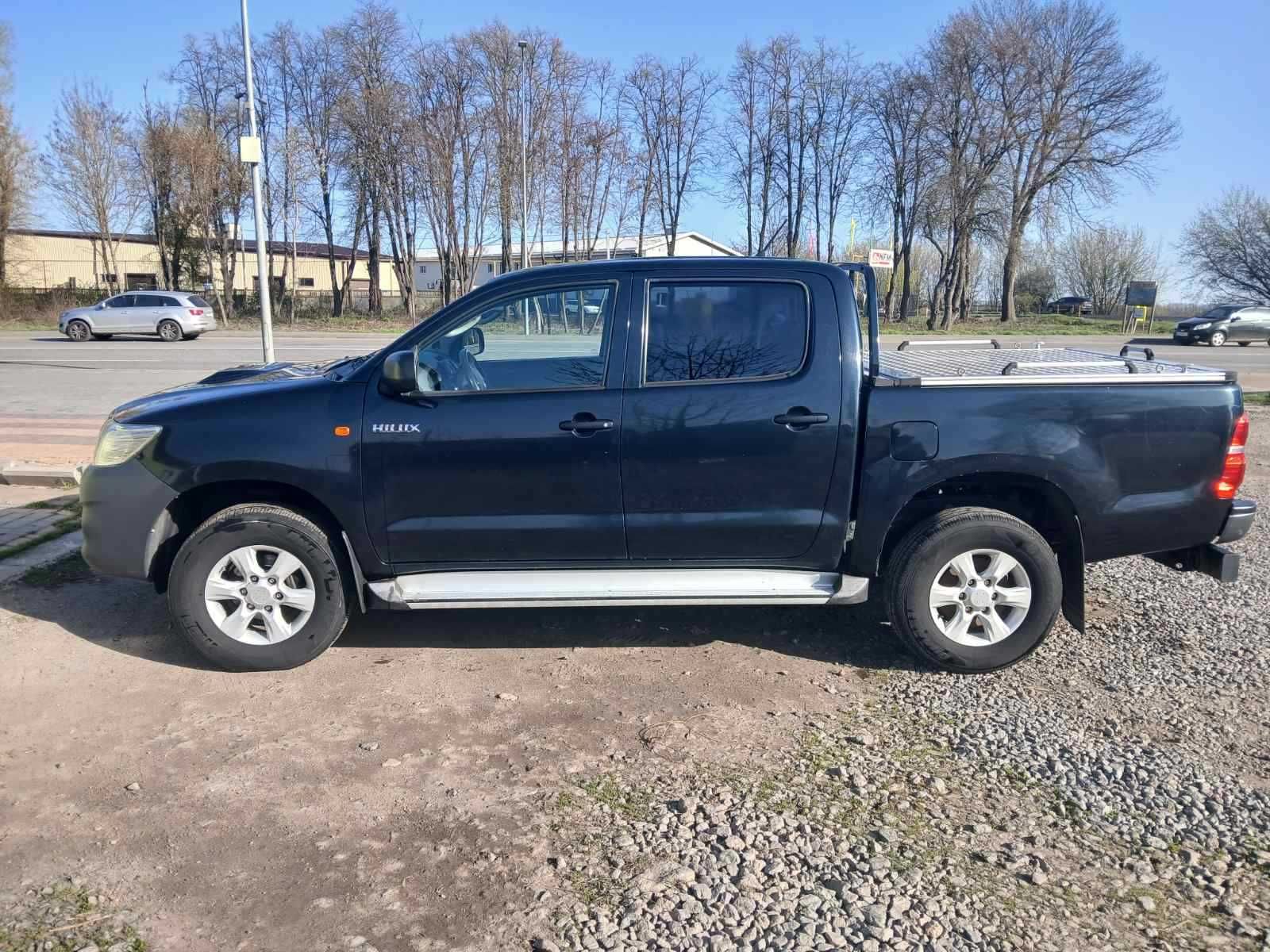 Автомобіль Toyota Hilux