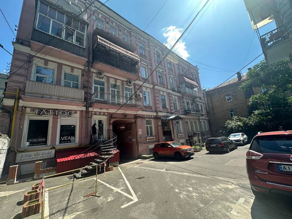 Продам приміщення 21 м2 по вулиці Михайлівська 22  Б