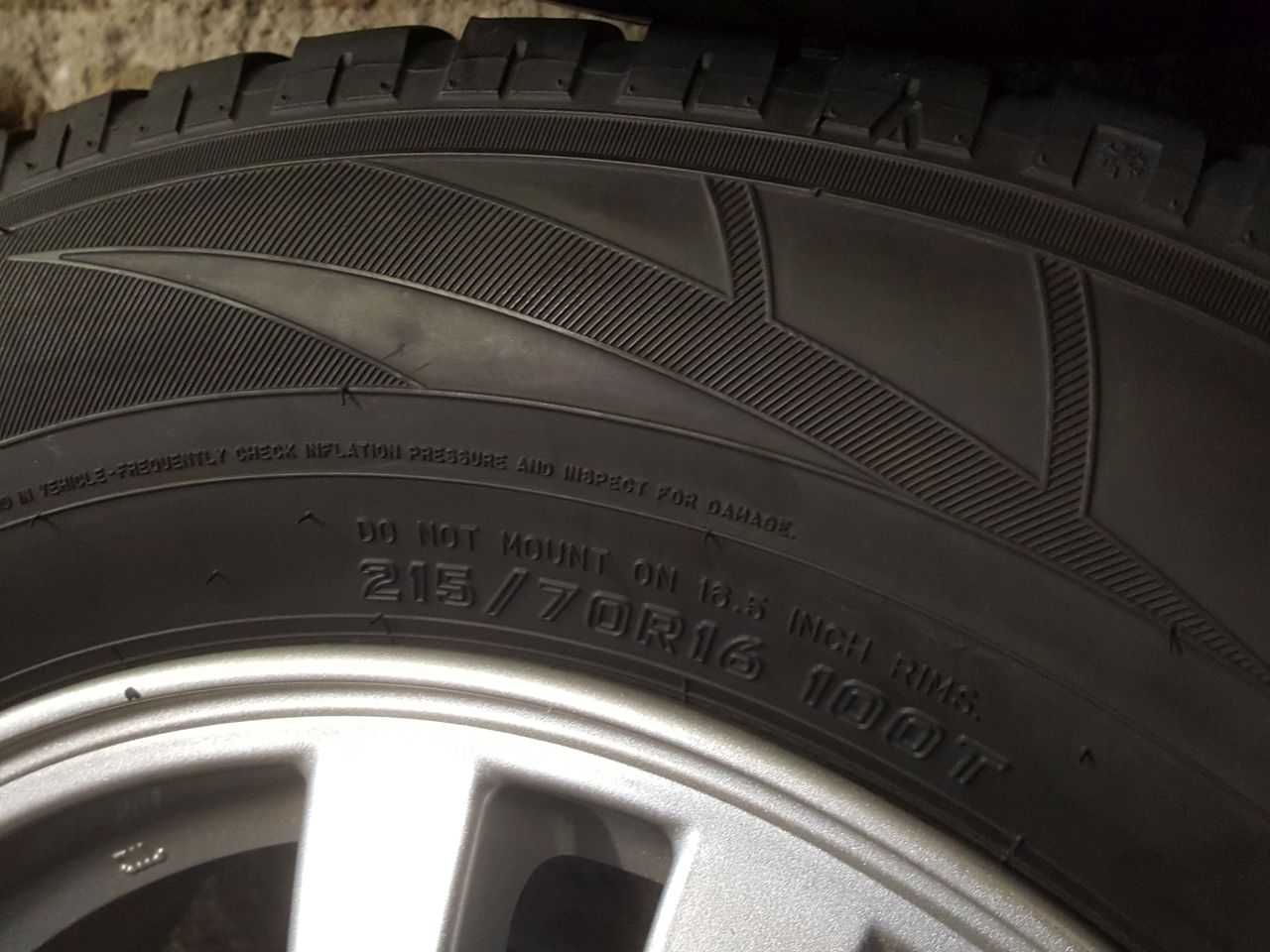 Dwie Opony zimowe 215/70R16 5,6mm 2015r Falken EuroWinter HS449