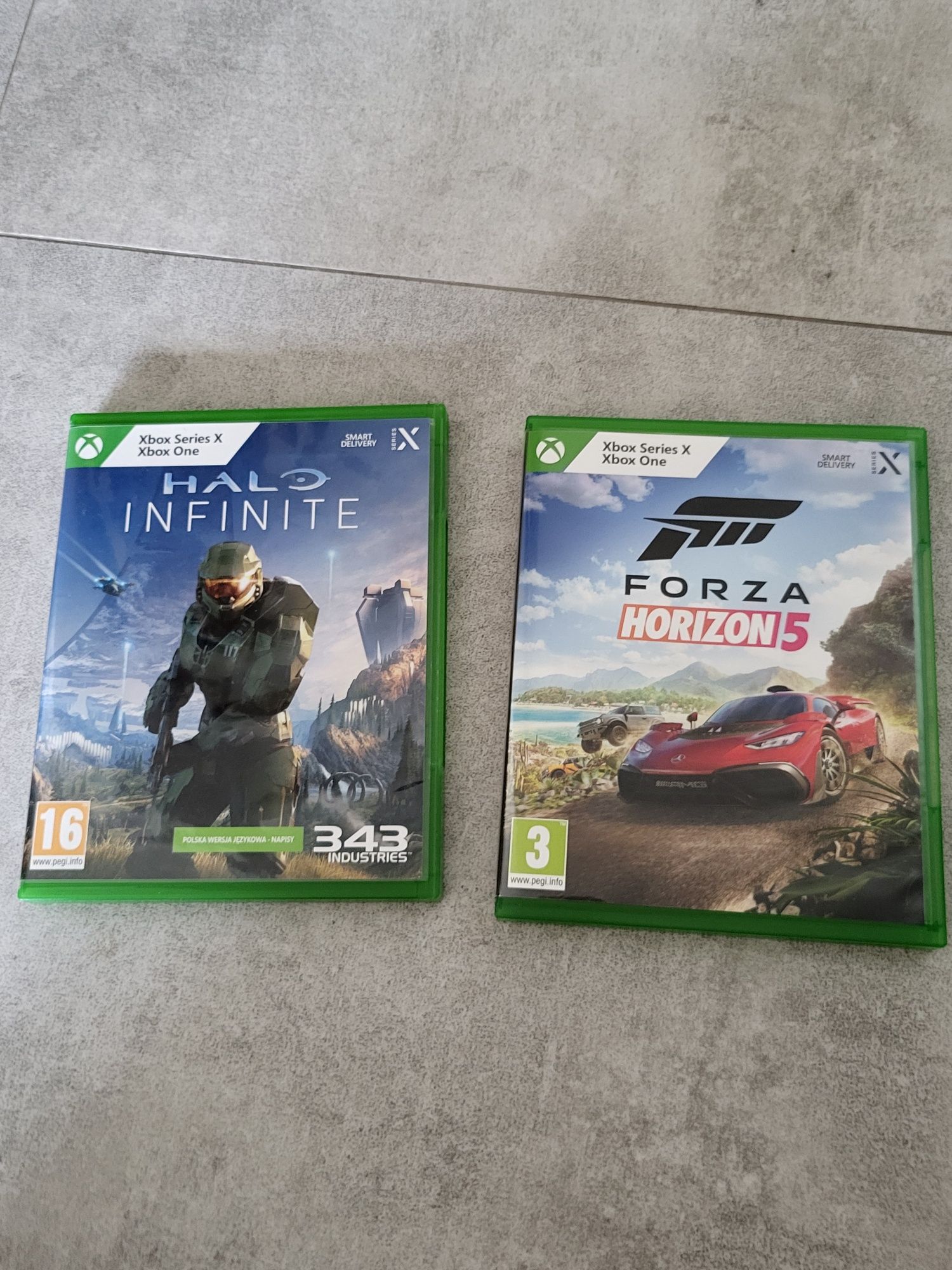 Konsola XBOX series X 1 TB + ładowarka do kontrolerów + dwie gry