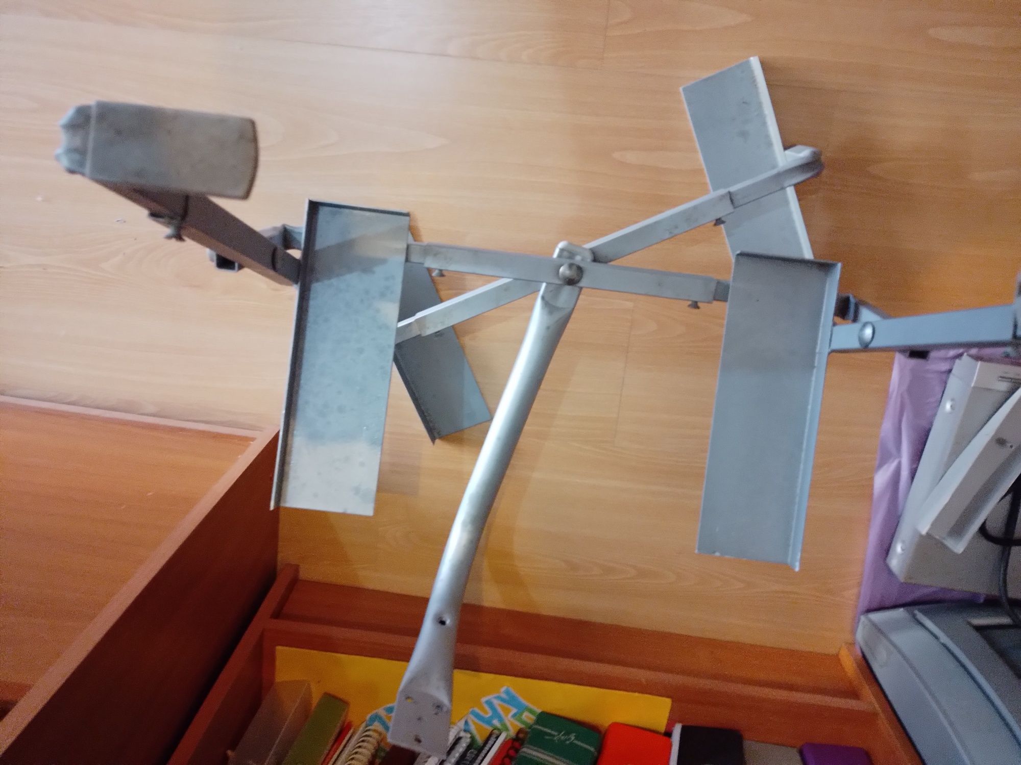 Televisor com suporte de parede