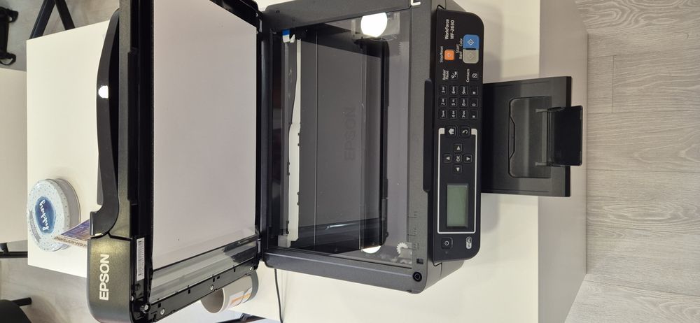 Impressora EPSON Worforce WF2630 preta para aproveitar peças