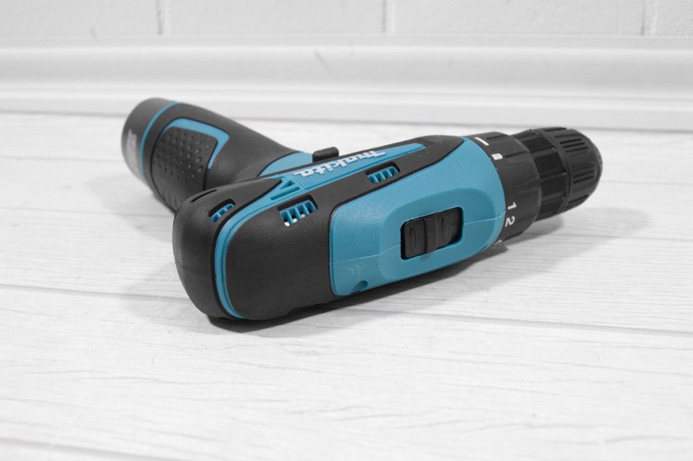 Makita Шуруповерт Аккумуляторный DF330DWE (12V 2A/h Li-Ion) с гибкий в