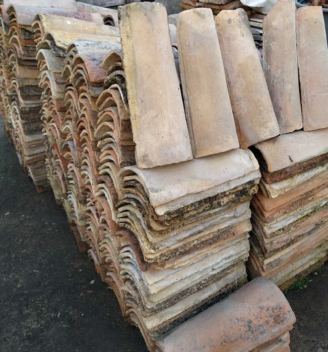 Telhas rústicas de canudo regionais lavadas com máquina de pressão