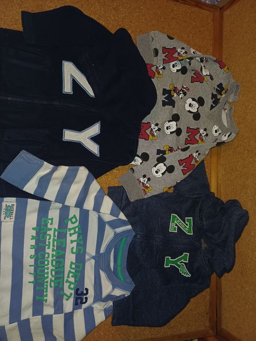 Roupa de bebé. 
Conjunto