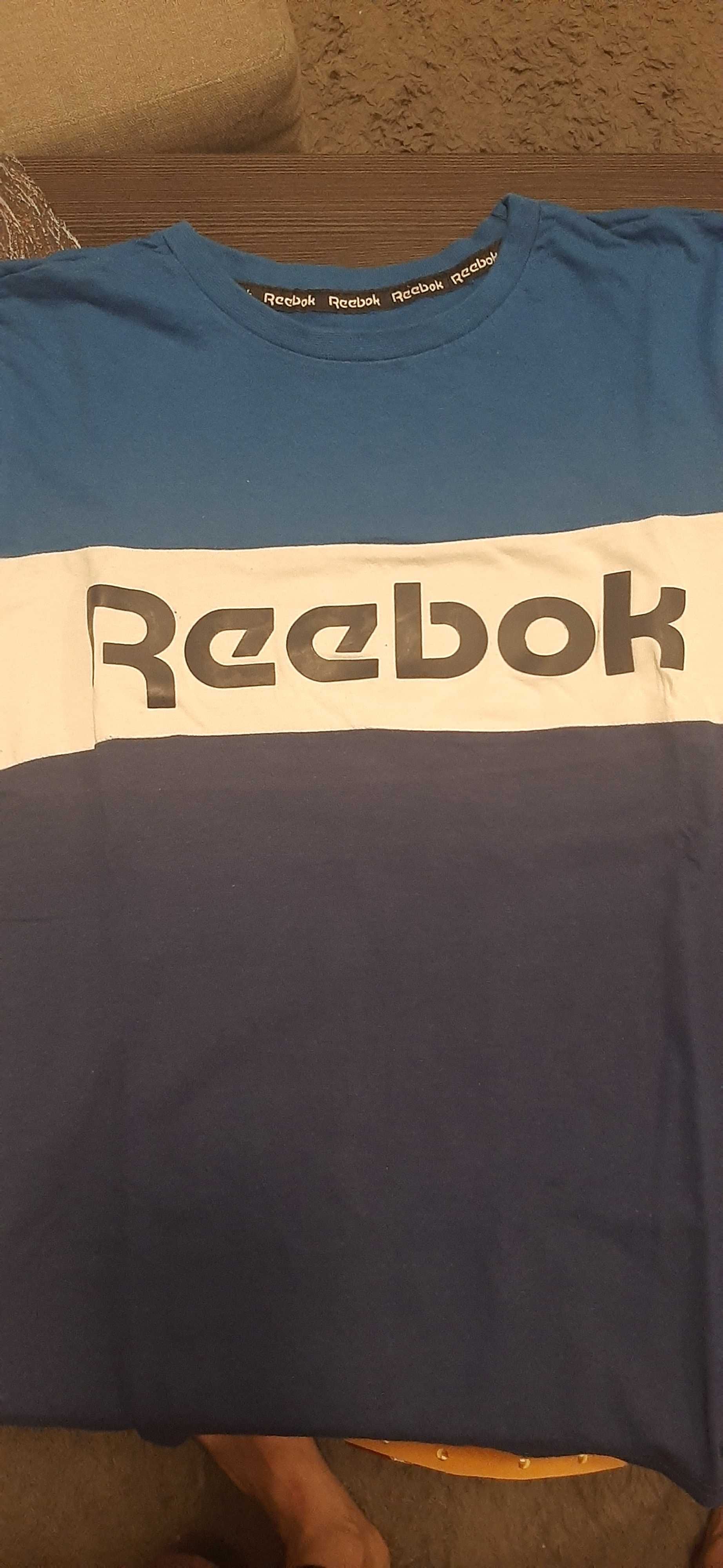 Sprzadam tshirt chlopiecy reebok