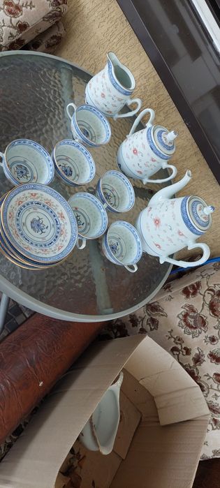 Zestaw filiżanek z porcelany