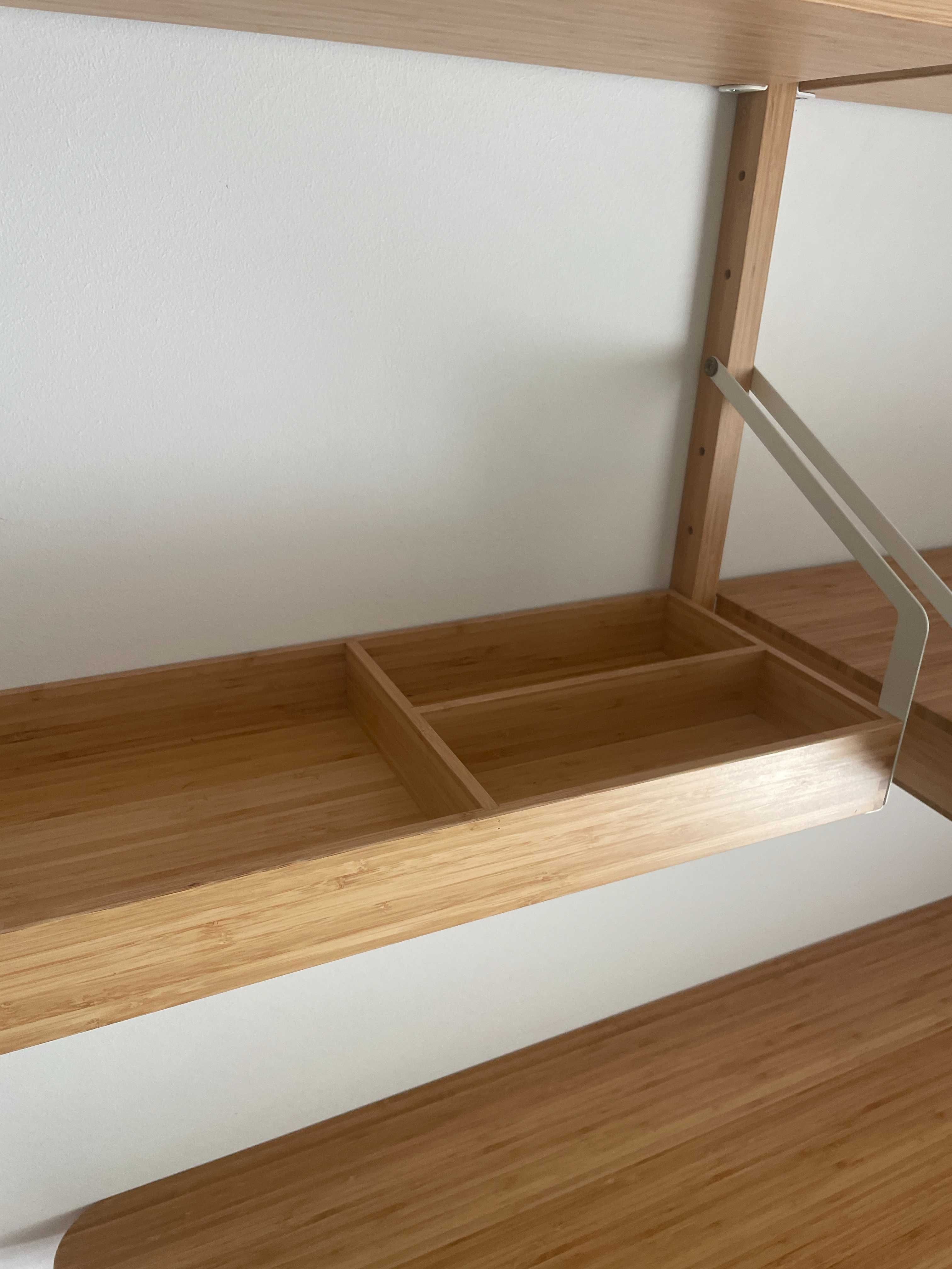 Secretária e prateleiras IKEA