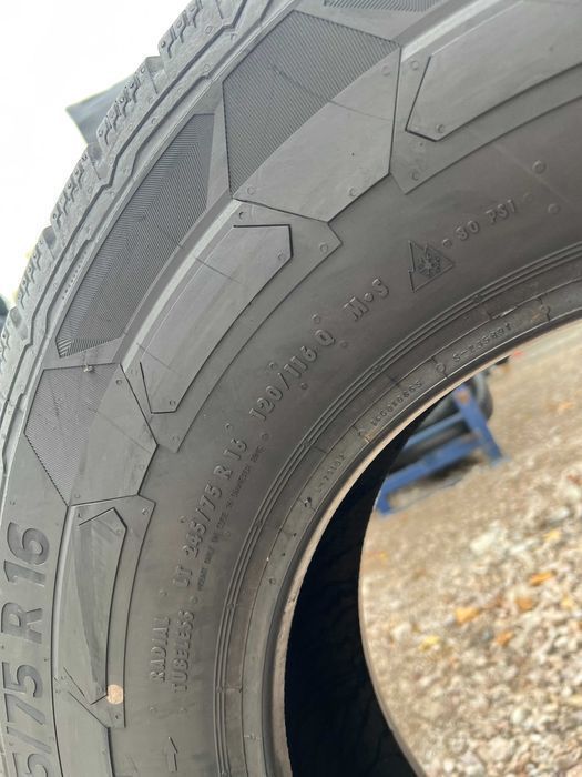 Opona zimowa DEMO 245/75/R16 Continental VanContact Winter - 1 sztuka