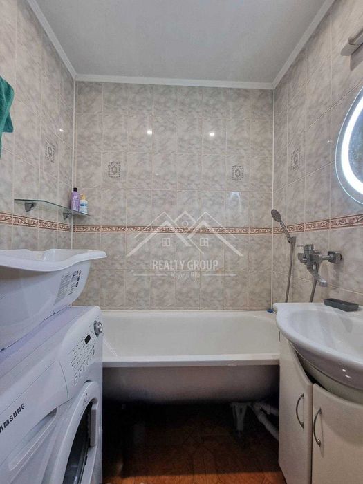 Продаж затишної 2к квартири на середньому поверсі