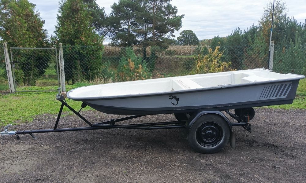 Łódź wędkarska z przyczepką