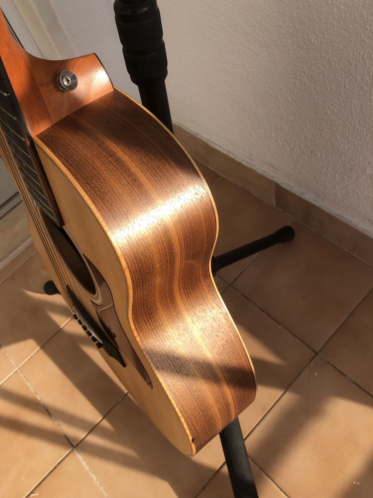 Guitarra acústica Taylor GSmini como nova