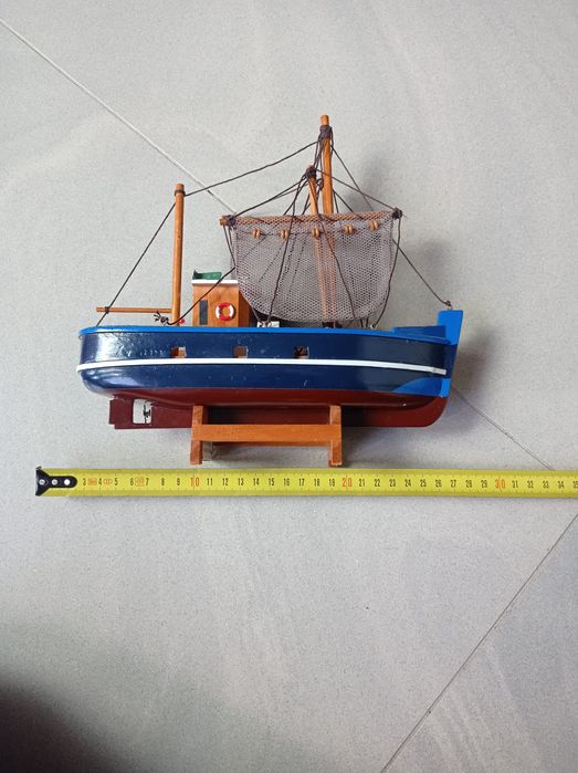 Ręcznie robiony drewniany statek