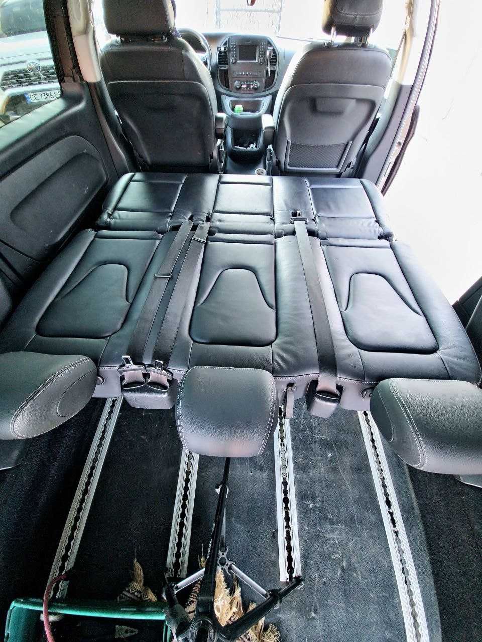 Комплект сидінь Mercedes V-Class з спальником Столик