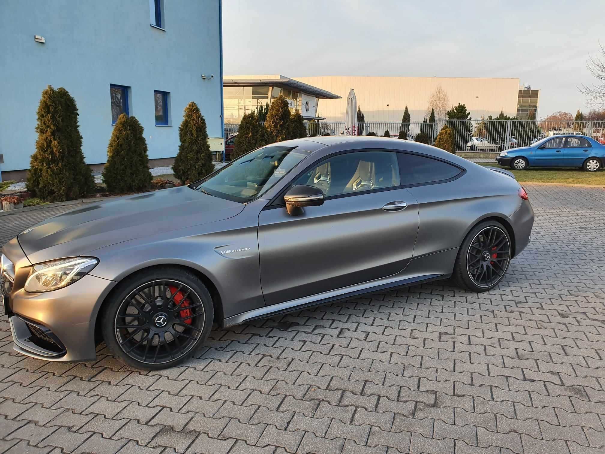 Piękny Merceses AMG C63S