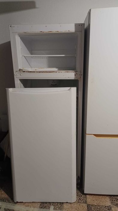 Eletrodomésticos (maquina de lavar, frigorifico, fogão industrial)