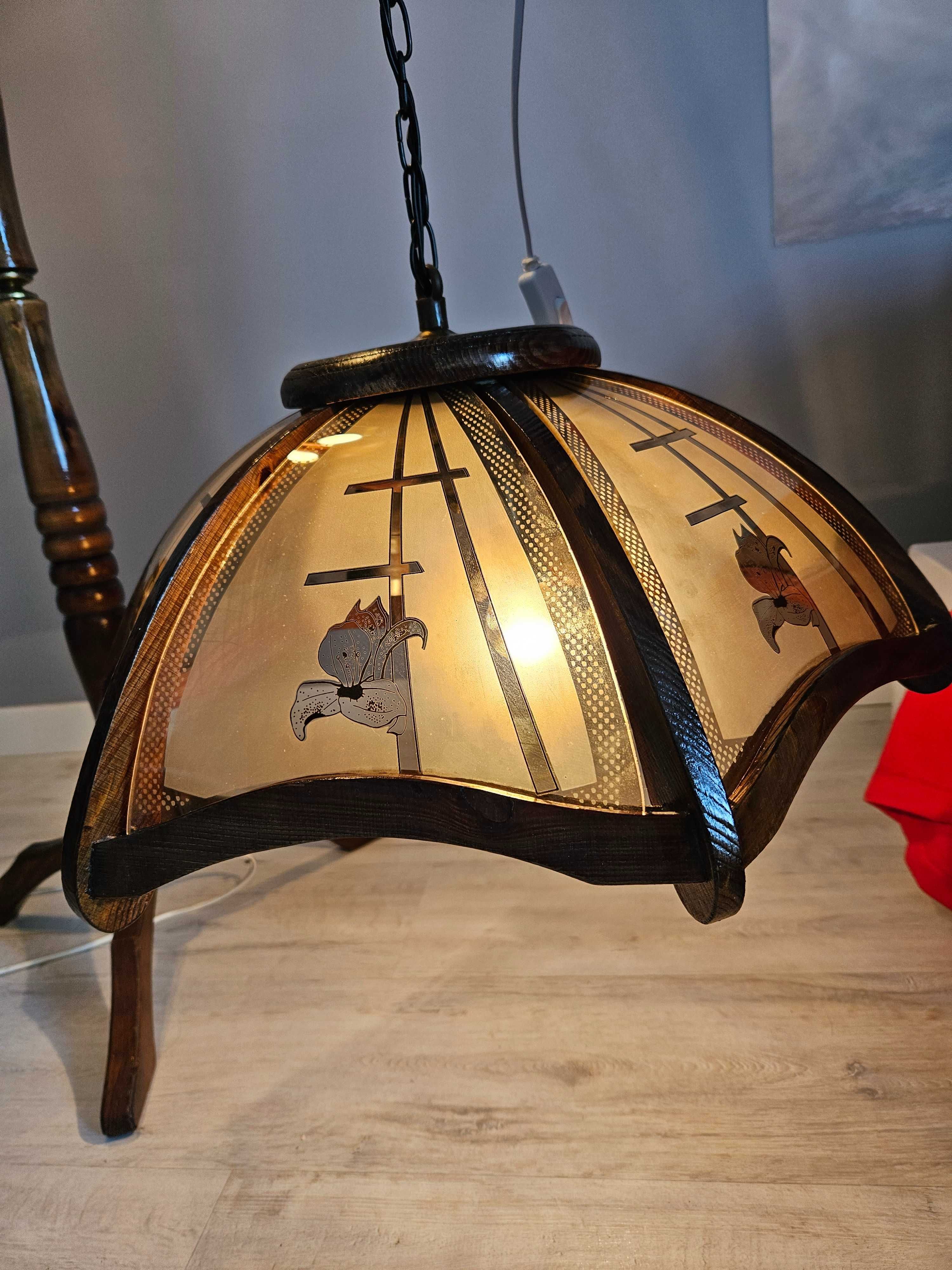 Lampa drewniana z żyrandolem