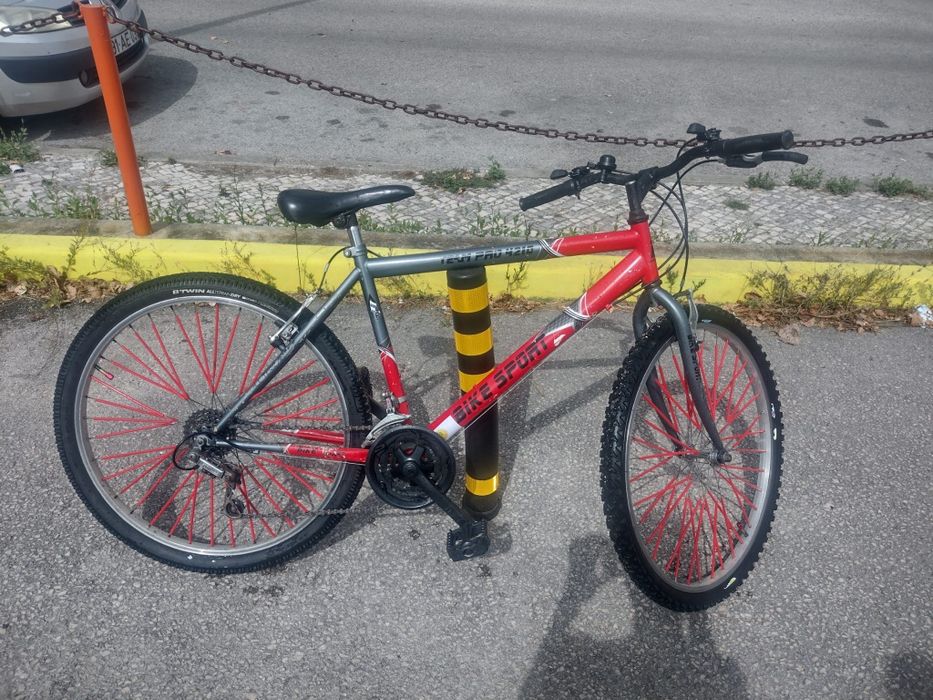 Bicicleta sport vermelha