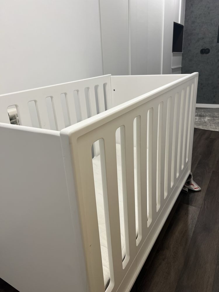 Berço para bebé com colchão, como novo