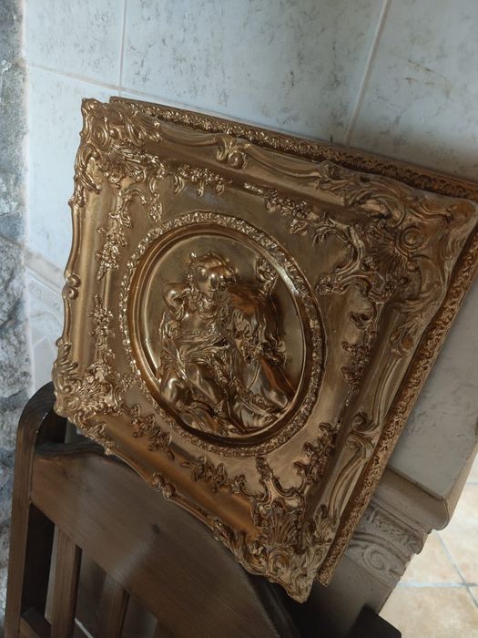 Quadro Dourado com Anjos Barroco.
Quadro decorativo com moldura dourad