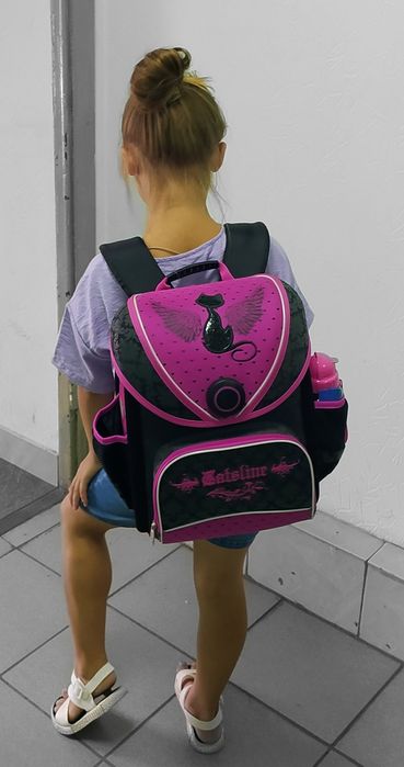 Шкільний рюкзак для дівчинки