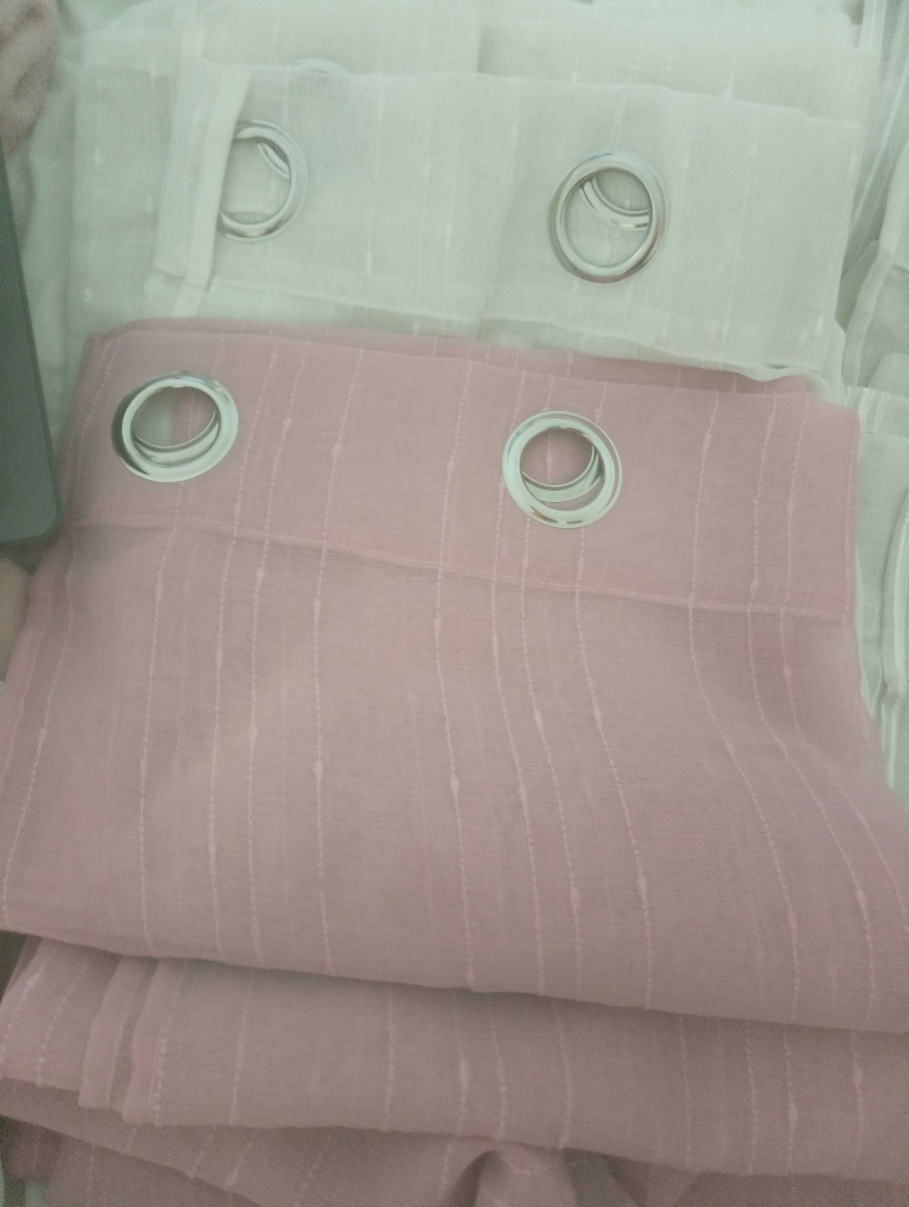 Cortina branca e rosa